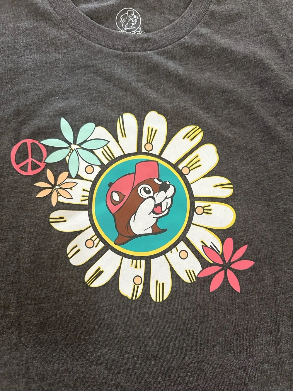 Buc-ee’s shirt women’s size small